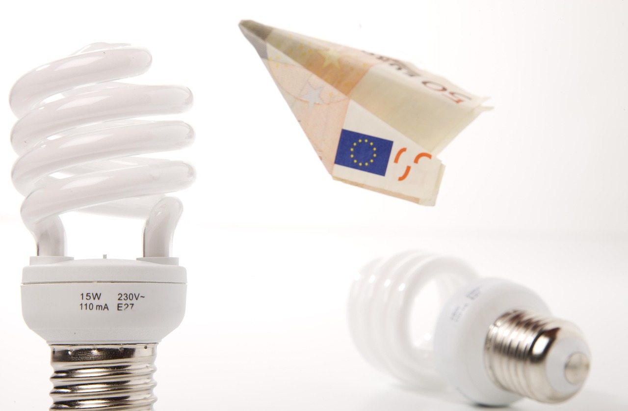 省エネ家電を使って電気代を節約する方法は？