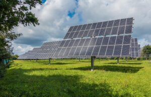太陽光発電の一括見積もりは本当にお得？そのメリットと注意点を解説！